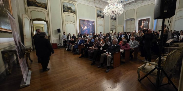 Inaugurata la mostra “L’arte del tessuto, il tessuto nell’arte”.