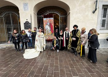 Asti celebra il suo Patrono: tra la Stima dei Drappi e l’emozione del Rione San Silvestro.